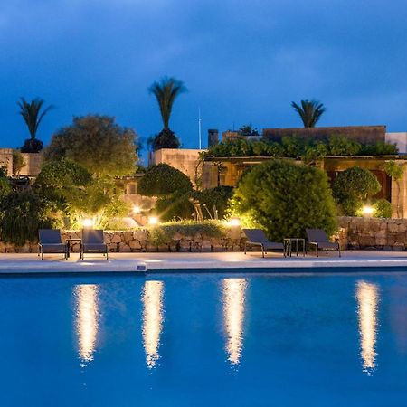 Hotel Ta' Cenc & Spa Sannat Екстер'єр фото The resort at night
