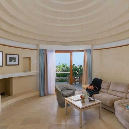 Hotel Ta' Cenc & Spa Sannat Екстер'єр фото A living room in a suite at the Atlantis Paradise Island