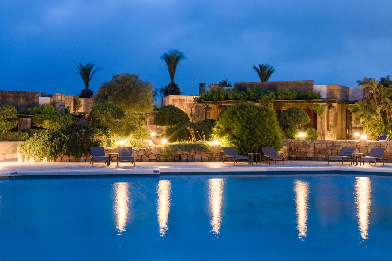 Hotel Ta' Cenc & Spa Sannat Екстер'єр фото The resort at night