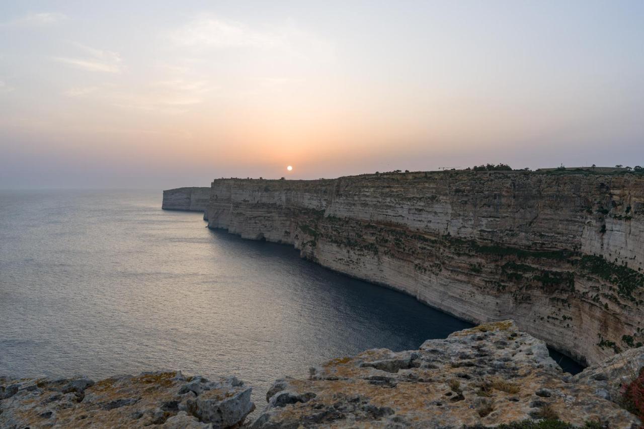 Hotel Ta' Cenc & Spa Sannat Екстер'єр фото Sunset at the Dingli Cliffs