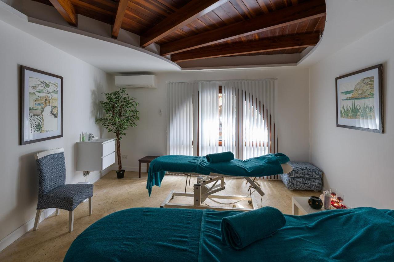 Hotel Ta' Cenc & Spa Sannat Екстер'єр фото A treatment room at the spa
