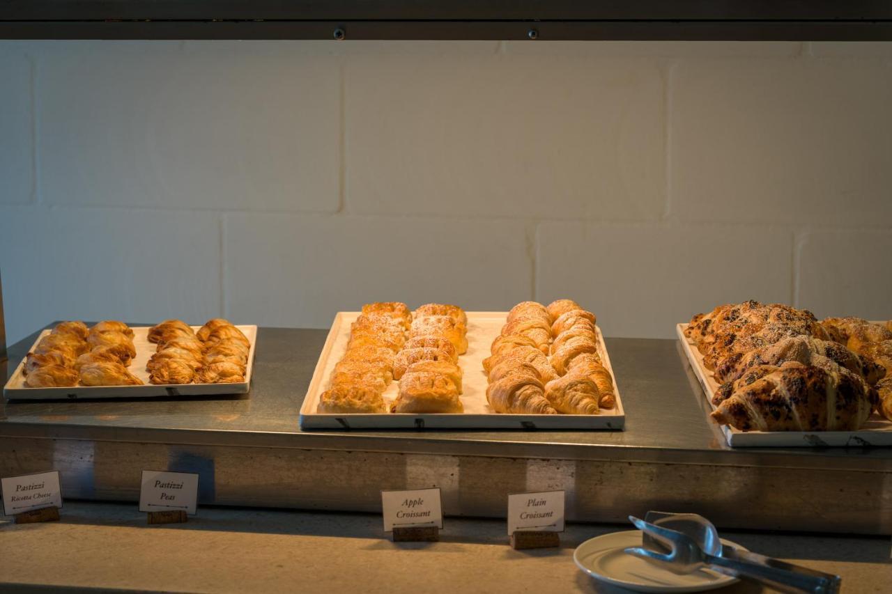 Hotel Ta' Cenc & Spa Sannat Екстер'єр фото Baked goods at a buffet