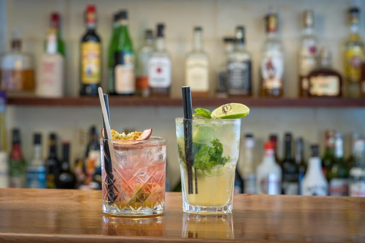 Hotel Ta' Cenc & Spa Sannat Екстер'єр фото Cocktails at the bar
